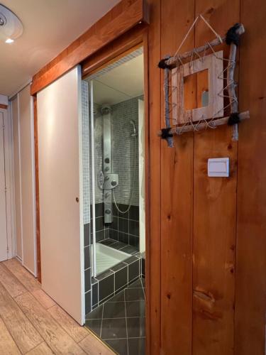 Dernier étage avec vue sur les montagnes Emplacement Exceptionnel au cœur de Val Thorens Ski aux pieds Prestations incluses Dernier étage avec vue sur les montagnes Emplacement Exceptionnel au cœur de Val Thorens Ski aux pieds Prestations incluses