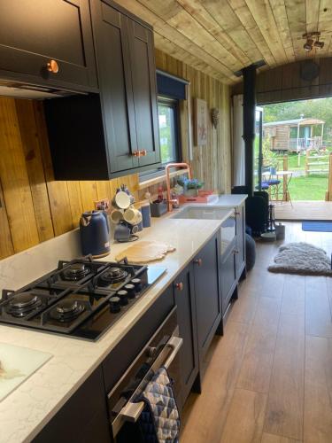 ห้องครัว, The Suffolk Hut in นัตส์ฟอร์ด