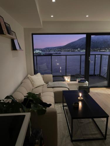 1 bedroom apartment with seaview 5 minute walk to city centre!