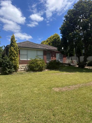 Spacious Queen Room in Carlingford with Pool - C2