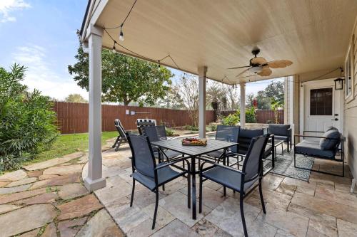 Gorgeous 6BR 3 5 Bth Home with Pool and Game Room in Deer Park