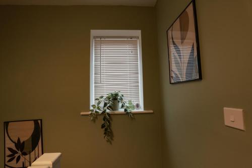 Lovely 3 bedroom house, Sleeps up to 5, 1 comfy double bed, 3 comfy single beds, Suitable for contractors and holiday makers, Quiet area, free wifi, Parking, Garden, Lovely 3 bedroom house, Sleeps up to 5, 1 comfy double bed, 3 comfy single beds, Suitable for contractors and holiday makers, Quiet area, free wifi, Parking, Garden,