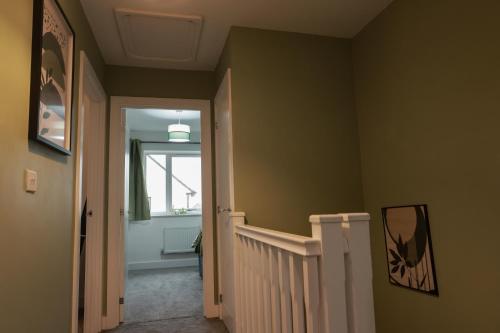 Lovely 3 bedroom house, Sleeps up to 5, 1 comfy double bed, 3 comfy single beds, Suitable for contractors and holiday makers, Quiet area, free wifi, Parking, Garden, Lovely 3 bedroom house, Sleeps up to 5, 1 comfy double bed, 3 comfy single beds, Suitable for contractors and holiday makers, Quiet area, free wifi, Parking, Garden,