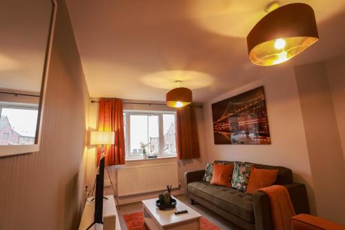 Lovely 3 bedroom house, Sleeps up to 5, 1 comfy double bed, 3 comfy single beds, Suitable for contractors and holiday makers, Quiet area, free wifi, Parking, Garden, Lovely 3 bedroom house, Sleeps up to 5, 1 comfy double bed, 3 comfy single beds, Suitable for contractors and holiday makers, Quiet area, free wifi, Parking, Garden,