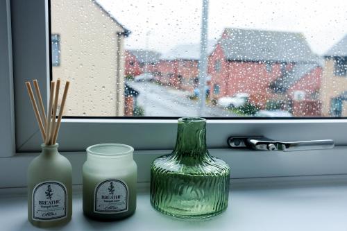 Lovely 3 bedroom house, Sleeps up to 5, 1 comfy double bed, 3 comfy single beds, Suitable for contractors and holiday makers, Quiet area, free wifi, Parking, Garden, Lovely 3 bedroom house, Sleeps up to 5, 1 comfy double bed, 3 comfy single beds, Suitable for contractors and holiday makers, Quiet area, free wifi, Parking, Garden,