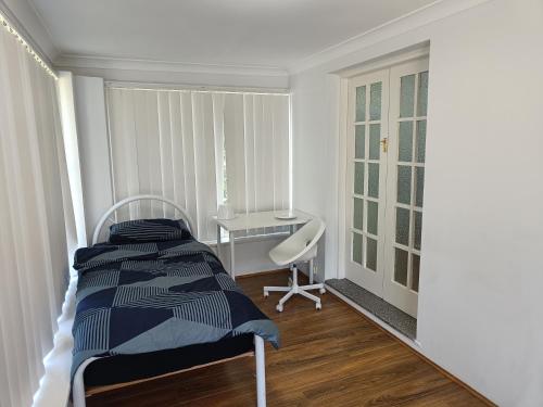 Budget Single Room in Carlingford Home - C3