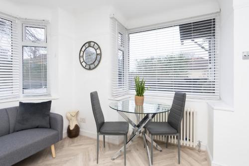 Estwood - Gated House in Bitterne Park