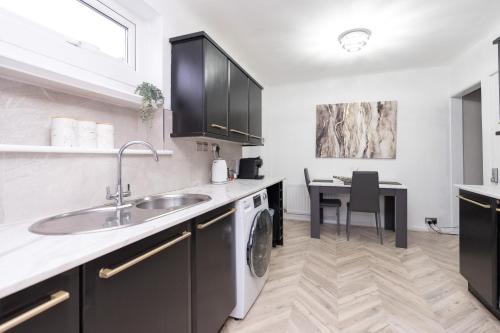 Estwood - Gated House in Bitterne Park