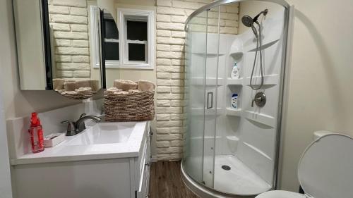 ฝักบัว, 2B2B quiet comfy home in ฮาเซียนดา ไฮทส์ (CA)