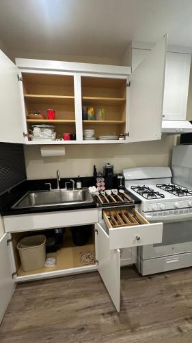 ห้องครัว, 2B2B quiet comfy home in ฮาเซียนดา ไฮทส์ (CA)