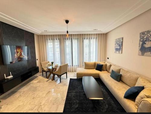 Les Joyeux Luxury Studios et Suites 3