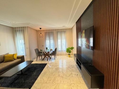 Les Joyeux Luxury Studios et Suites 4