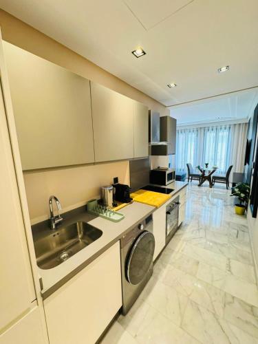 Les Joyeux Luxury Studios et Suites 2