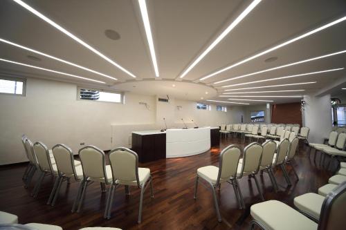 E' Hotel - main image