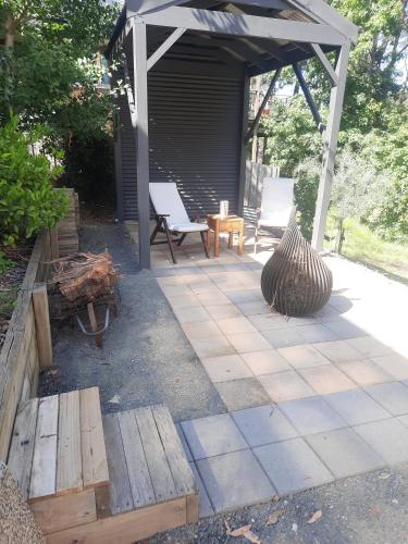 Cock or Two Kink House in Cockatoo