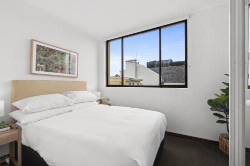 Bright & Spacious Surry Hills Apartment - image 2