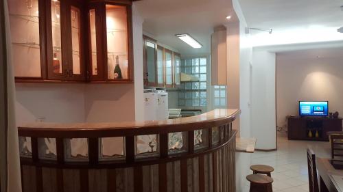 Kitchen, Apartamento Temporada Guaruja Four Seasons in Morro do Maluf