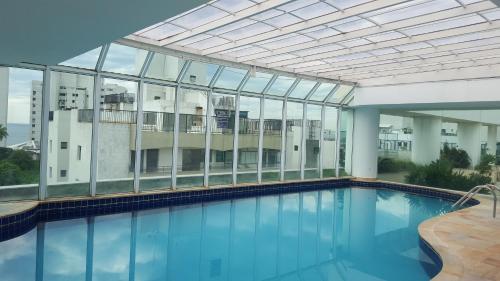 Swimming pool, Apartamento Temporada Guaruja Four Seasons in Morro do Maluf