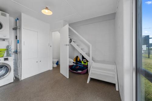 Kiwi Beach Bach - Waihi Beach Holiday Home