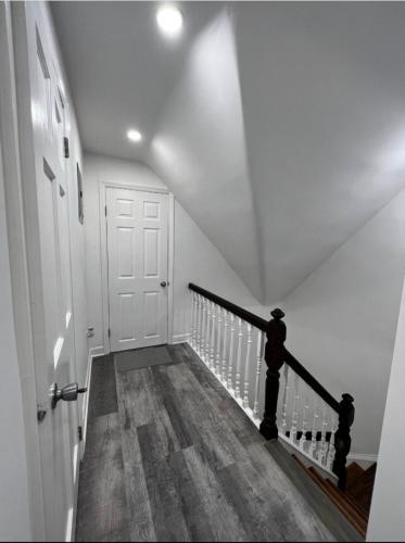 Modern & cozy Room in Queens near Train station and buses in Queens