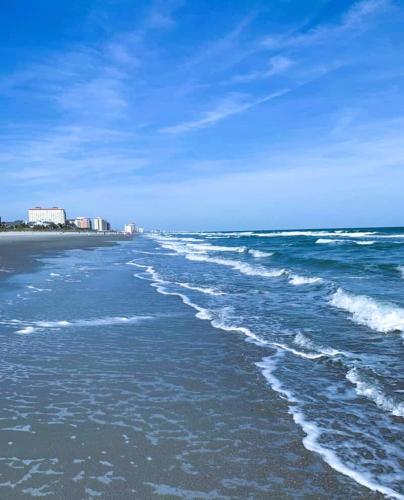 Large 2B-2B Condo with Panoramic Views - sleeps 8