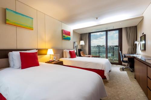 room detail thumbnail 2