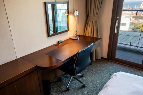 1 double bed, 1 twin bed