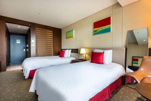 1 double bed, 1 twin bed
