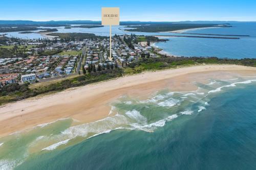 Blue Pacific 3 - Ocean Views & Swimming Pool - Holiday Yamba - image 3