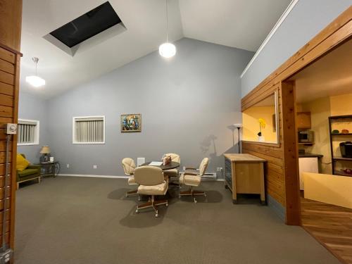 Whispering Pines Farmhouse in Union Hill-Novelty Hill (WA)