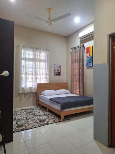 Dom (150 m²) w okolicy Kuala Ibai z 3 sypialnią/ami i 3 łazienką/ami (DN Homestay Kuala Terengganu - Feel At Home) in Kedai Buluh