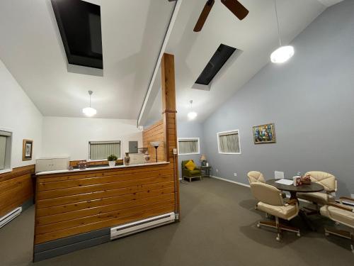 Whispering Pines Farmhouse in Union Hill-Novelty Hill (WA)