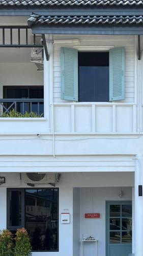 Nautical Home & Seashell House B&B Nautical Home & Seashell House B&B