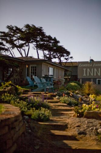 Cambria Shores Inn - 출입구