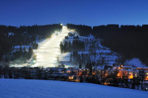 周邊環境, Apartmánový dům Karolinka (Apartmanovy dum Karolinka) in 卡羅連卡