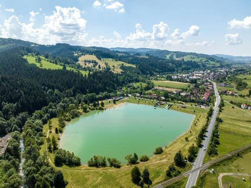 附近景點, Apartmánový dům Karolinka (Apartmanovy dum Karolinka) in 卡羅連卡