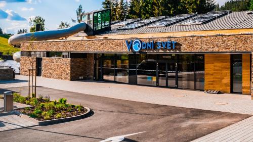 水上樂園, Apartmánový dům Karolinka (Apartmanovy dum Karolinka) in 卡羅連卡