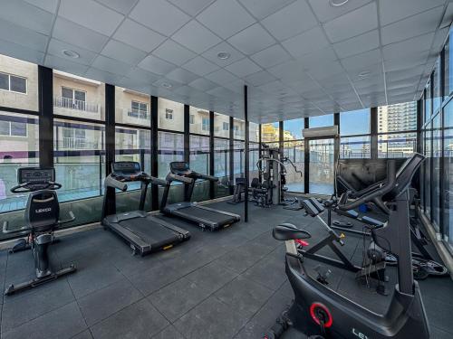 Stylish 1BR Sanctuary with Gym and Pool Access