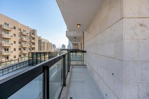 Stylish 1BR Sanctuary with Gym and Pool Access