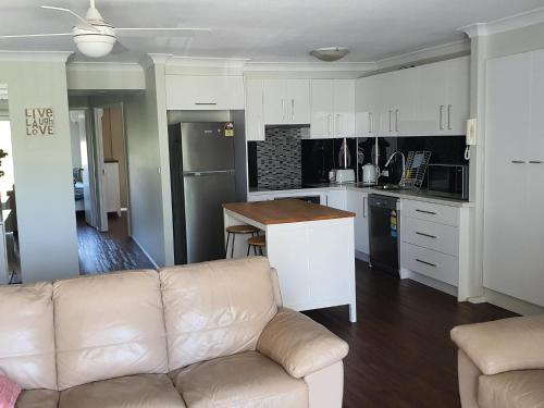 Bayview Bay Apartments and Marina in Runaway Öböl