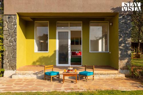 Iekārtas, StayVista at The Chirping Villa with Infinity Pool in Shilimb
