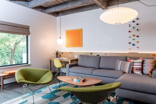 643763567 Andaz Scottsdale Resort & Bungalows
