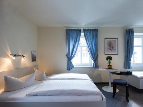 1 queen bed