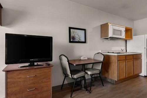 WoodSpring Suites Champaign near University in Champaign, USA