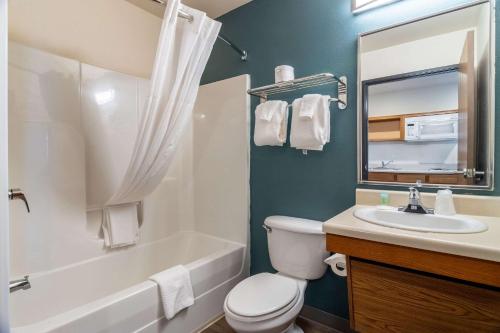 WoodSpring Suites Champaign near University - image 2