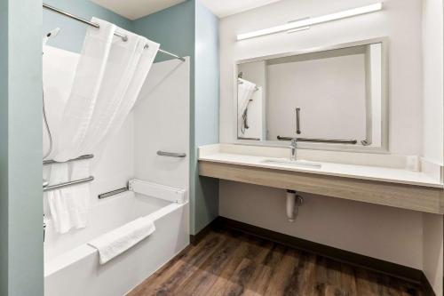WoodSpring Suites Easton Nazareth in Easton, USA