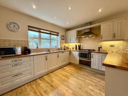 The Rise-5 Bed-4 Bath-Family-Beach-Home in Trearddur