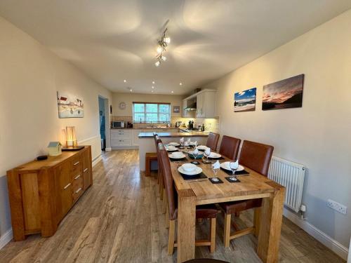 The Rise-5 Bed-4 Bath-Family-Beach-Home in Trearddur