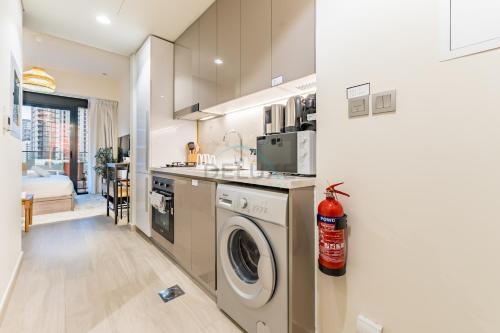 City View Studio Minutes Drive to Burj Khalifa, Azizi Riviera 43, Al Merkadh by Deluxe Holiday Homes, Dubai (foto 6)