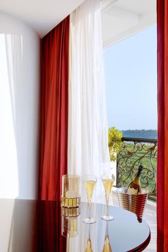 โรงแรมลาแซน (La Seine Hotel) in ริเวอร์ฟร้อนท์